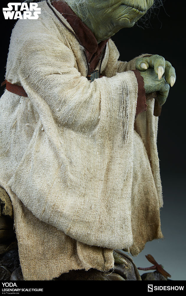 Sideshow COllectibles Yoda Legendary Scales Figure