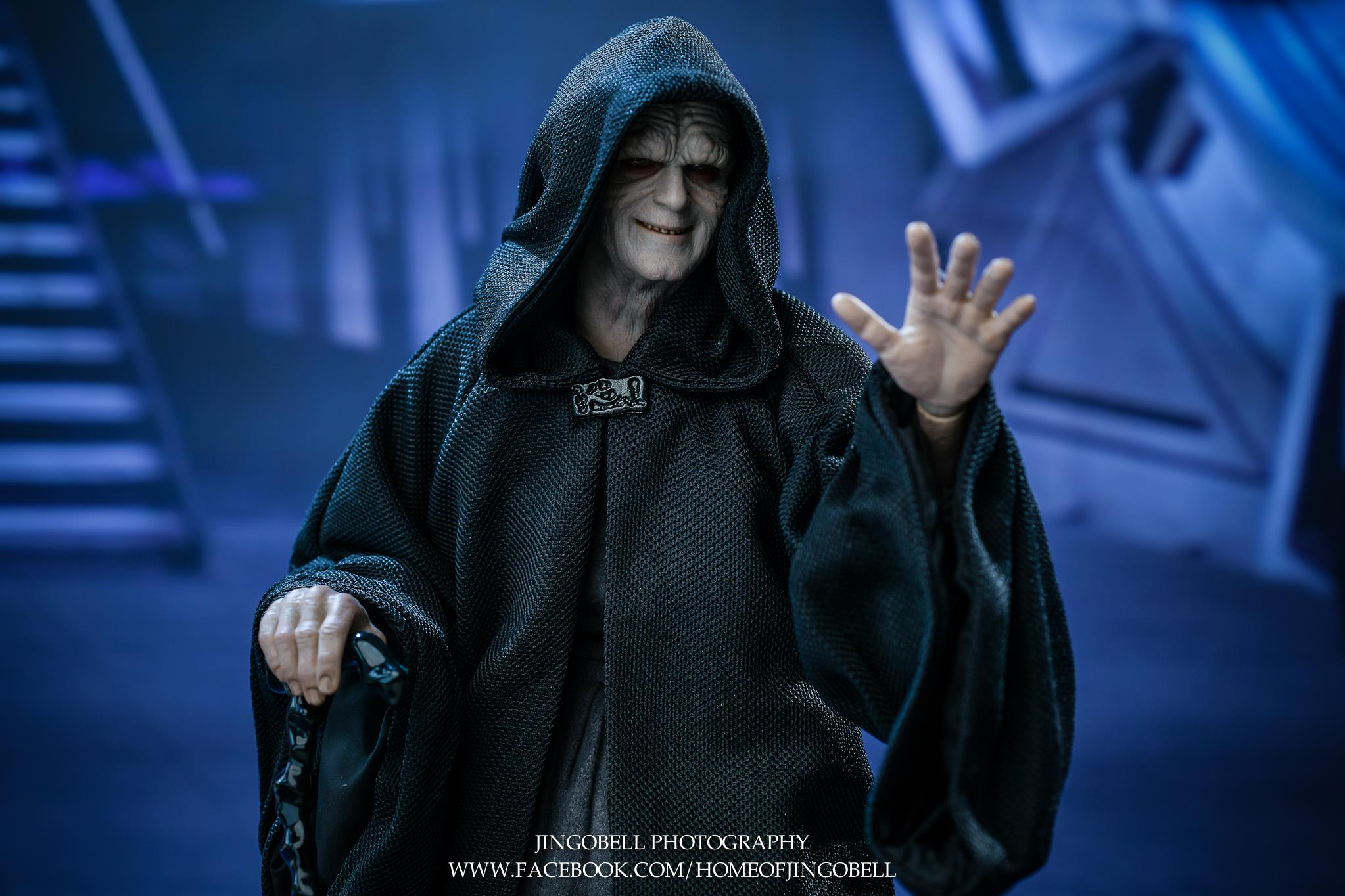 Hot Toys Empereur Sixth Scale Figure