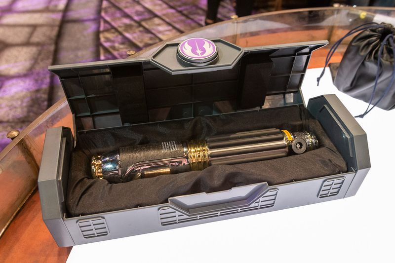 Star Wars Galaxy's Edge Atelier de sabres laser, sabre laser de Chevalier  Jedi - Notre exclusivité