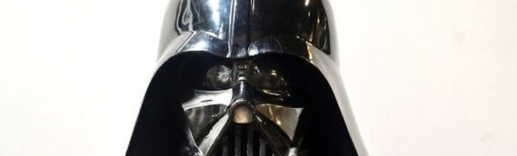 Un des casques de Darth Vader aux enchères!