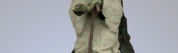 ATTAKUS – Yoda « using the force » 1/5eme Statue