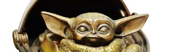 Disneystore : Une suspension de The Child de couleur bronze