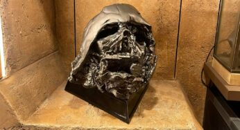 Disney Star Wars Galaxy Edge – Darth Vader « Burned » Helmet from The Force Awakens Life-Size