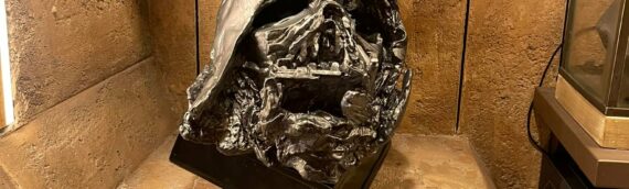 Disney Star Wars Galaxy Edge – Darth Vader « Burned » Helmet from The Force Awakens Life-Size