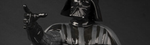 Lladro : Un statuette en porcelaine du seigneur noir des sith