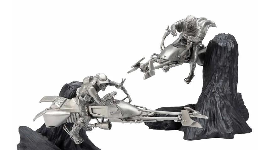 Royal Selangor : Speeder Bike Chase Diorama